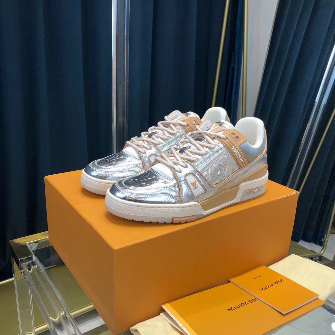 8c24eea9 Lv trainer - Image 1