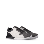 Lv run away