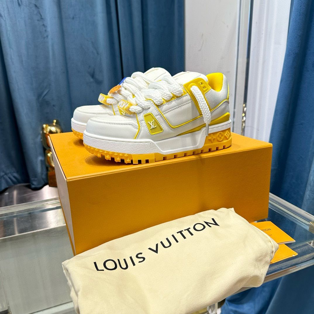 f53e64c1 Lv trainer - Image 1