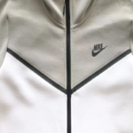 TECH FLEECE – lITTLE GREY/WHITE (completa) - Image 7