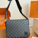 SHOULDER BAG
