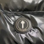 TRPSTAR SHINY BLACK IRONGATE PUFFER JACKET DETACHABLE - Image 3