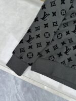 LV sweatshirt - Image 4