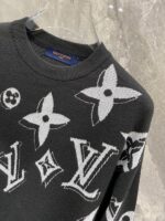 LV sweatshirt - Image 4