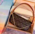 LV (218) - Image 4