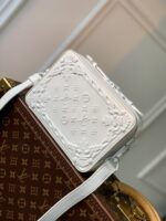 LV (75) - Image 2